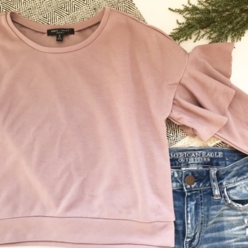 Romeo & Juliet Couture Cropped Sweater Size S